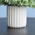 Arranjo Folhagem Artificial No Vaso Canelado Off-white | Form